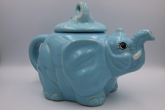 Théière éléphant en céramique bleu clair - photo 1