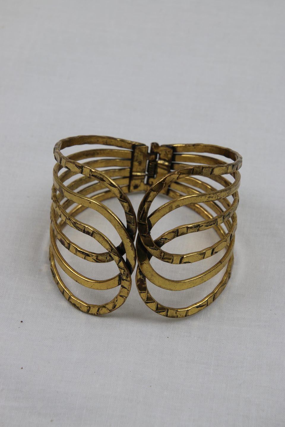 Bracelet rigide en métal doré - photo 1