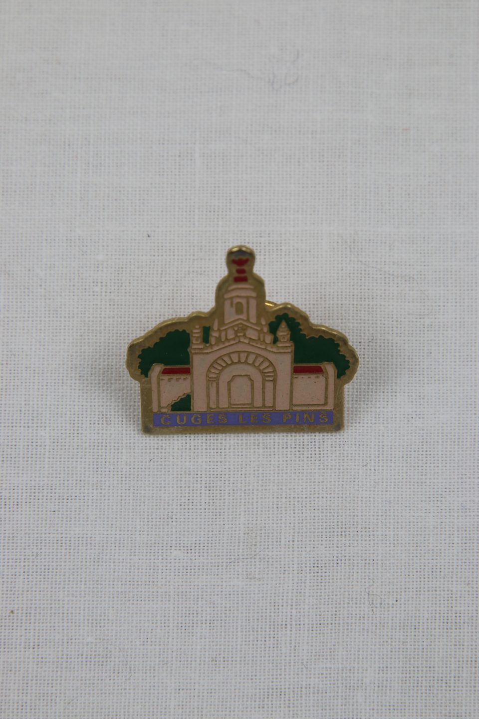 Pin's souvenir Cuges Les Pins - photo 1