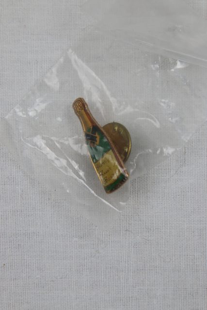 Pin's bouteille de champagne - photo 1