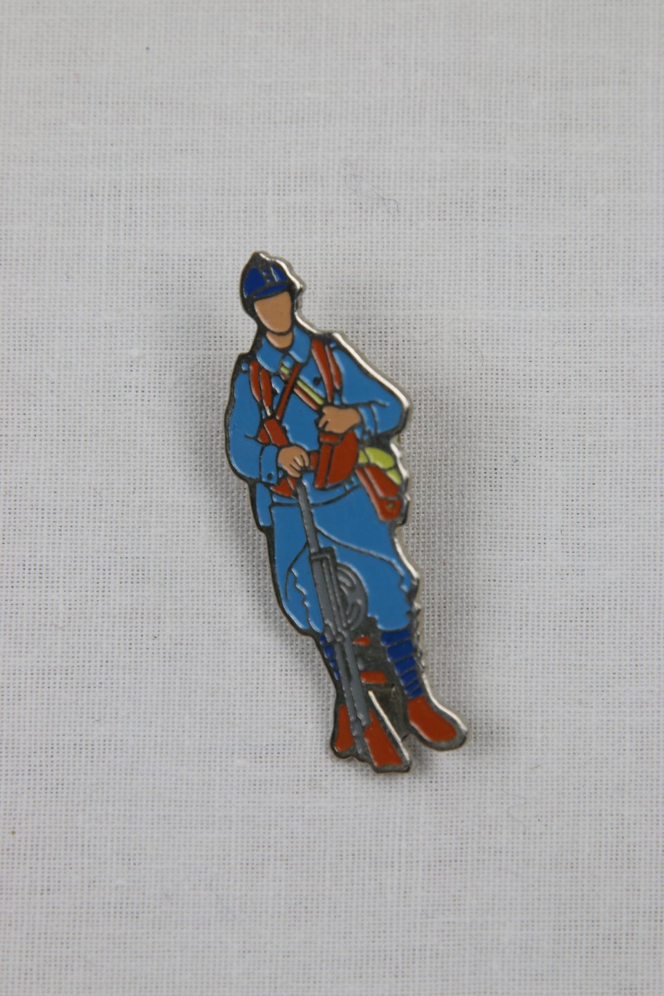 Pin's soldat en uniforme bleu - photo 1