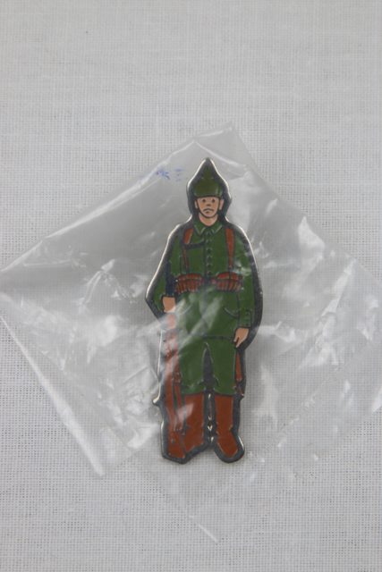 Pin's militaire en métal et émail - photo 1