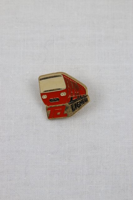Pin's train rouge - photo 1