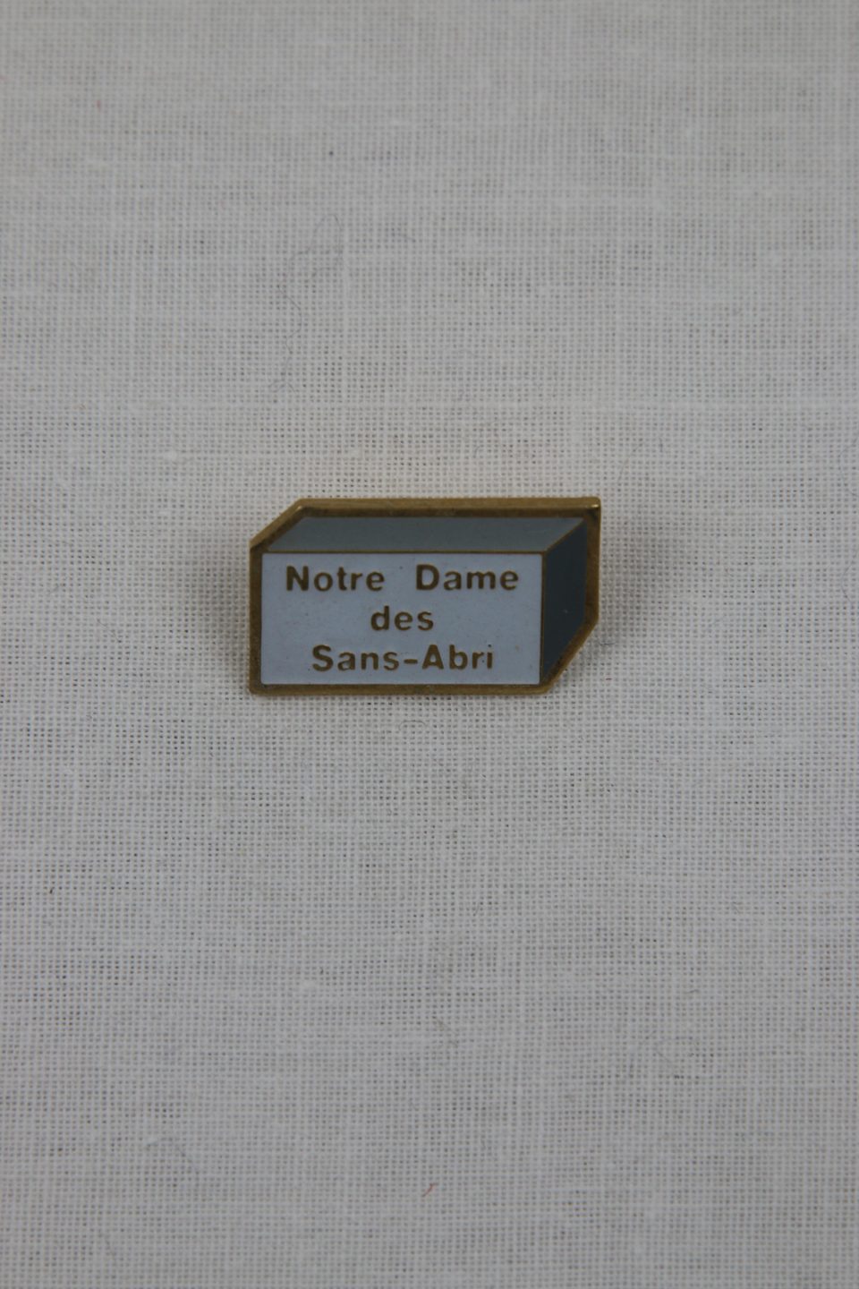 Pin's Notre Dame des Sans-Abri - photo 1
