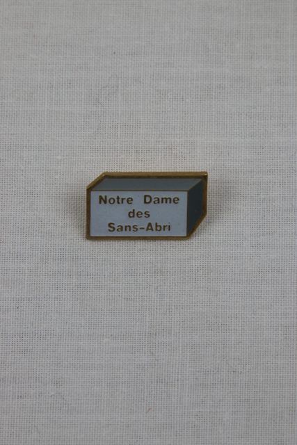 Pin's Notre Dame des Sans-Abri - photo 1