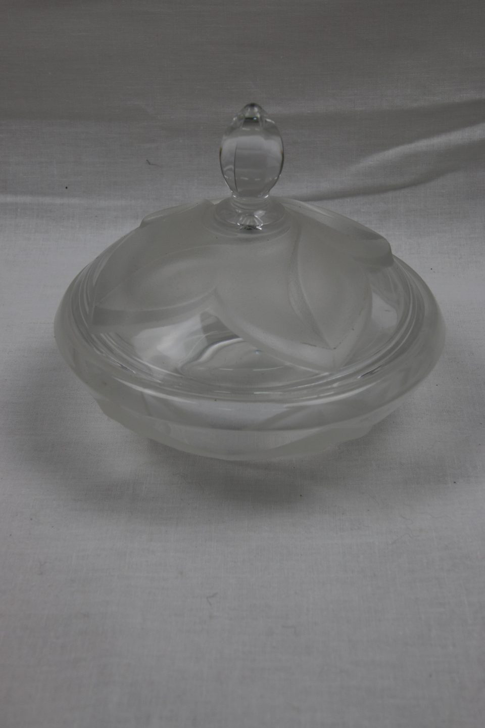 Bonbonnière en verre gravé avec couvercle - photo 1